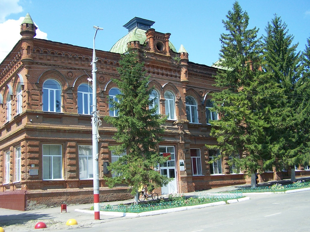Здание бывшей женская гимназия и начального училища
