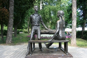 Скульптура "Одноклассники"