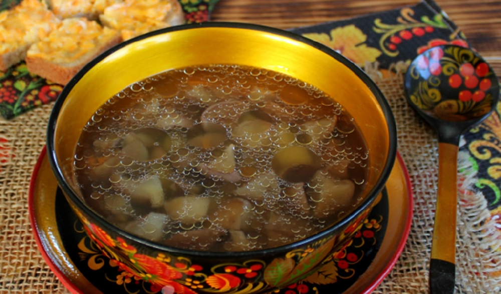 Суп гречневый с маслятами и белыми грибами